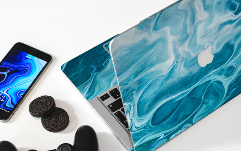 Blauw vloeibaar marmer laptop sticker