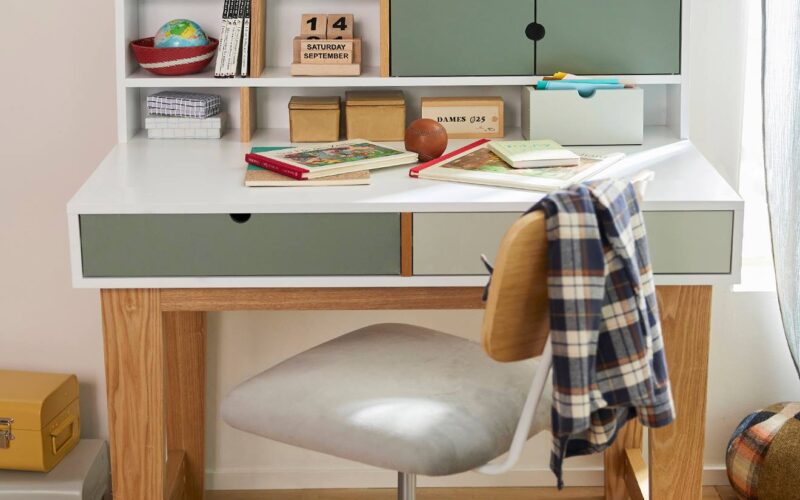 Bureau enfant LIGNE OSLO vert moyen uni avec decor