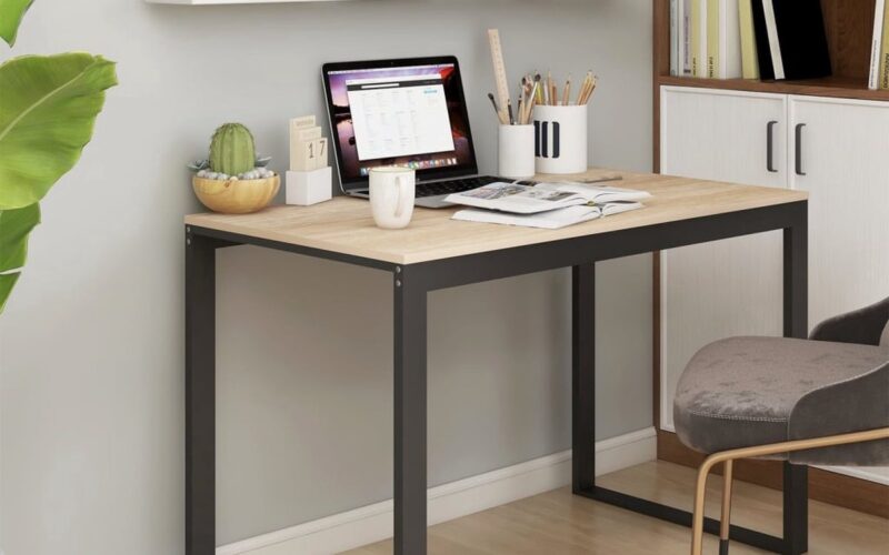 The Living Store Computerbureau 110x60x73 cm spaanplaat zwart en eikenkleurig - Computerbureau - Industrieel Bureau - Houten Bureau - Zwarte Tafel - Eiken Tafel